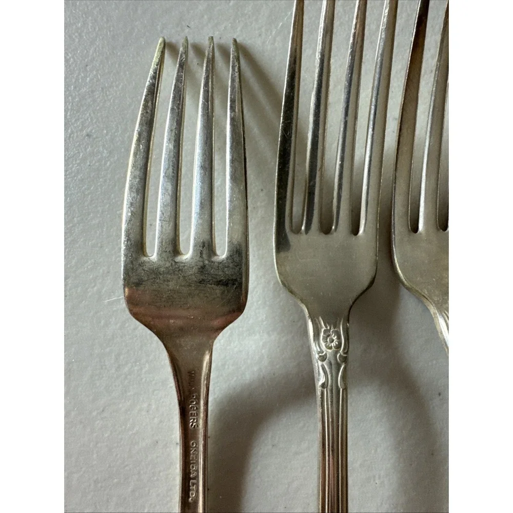 Oneida VANESSA FRANCESCA 4 Dinner Forks Wm A Rogers Silverplate Flatware 7‎ 1/4